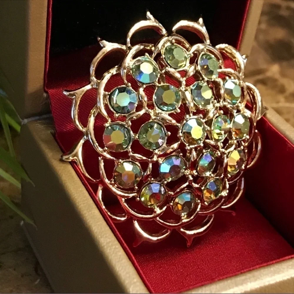 Sara Cov Coventry Rhinestone Brooch Pendant